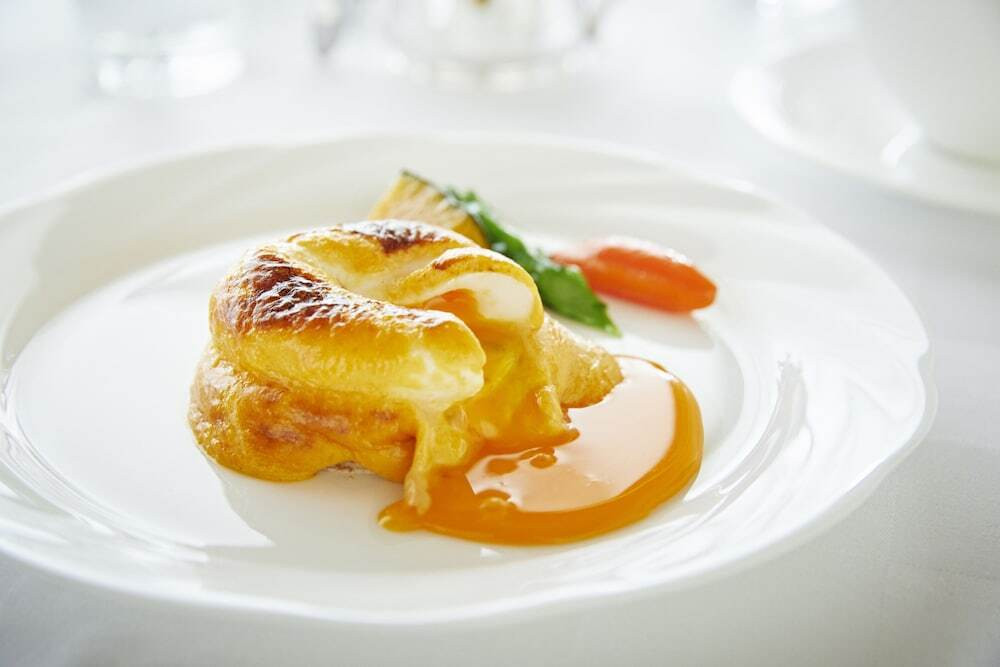 朝食　エッグベネディクト