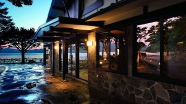 ホテル外観／夜 / 2