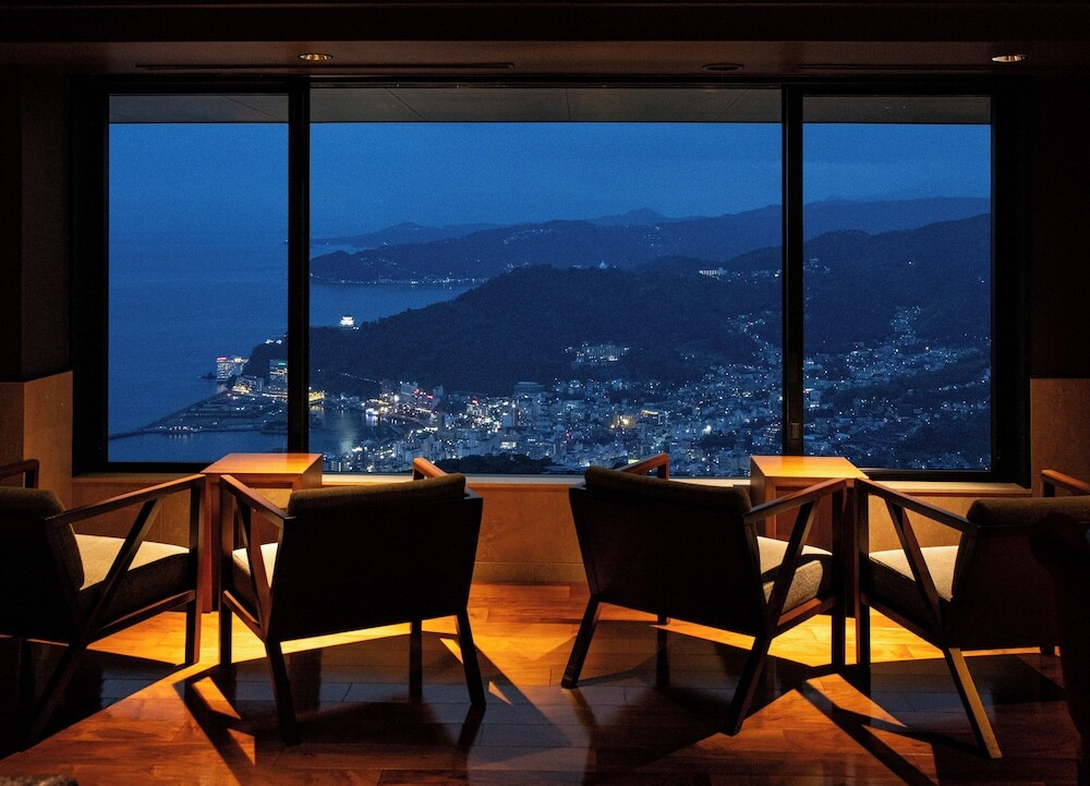 《静岡県》富士山と駿河湾・伊豆半島より