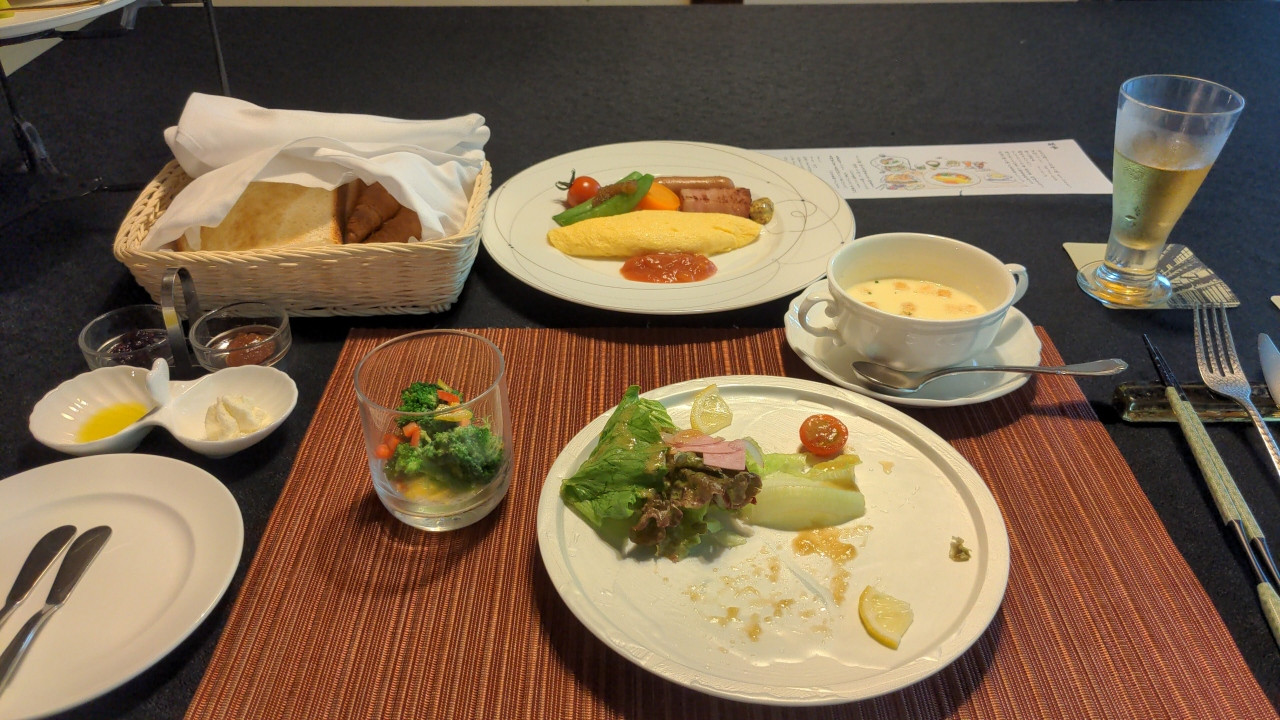 温かい食事もたっぷり