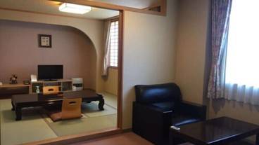 客室内のダイニングエリア / 5