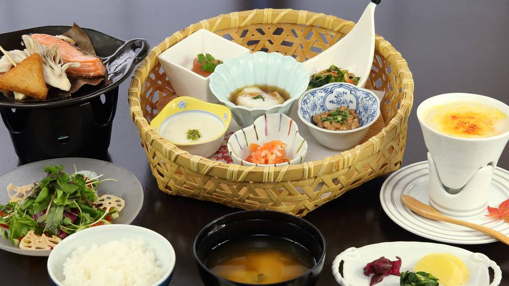 ゆっくり味わう
お部屋食の朝ご飯 / 1