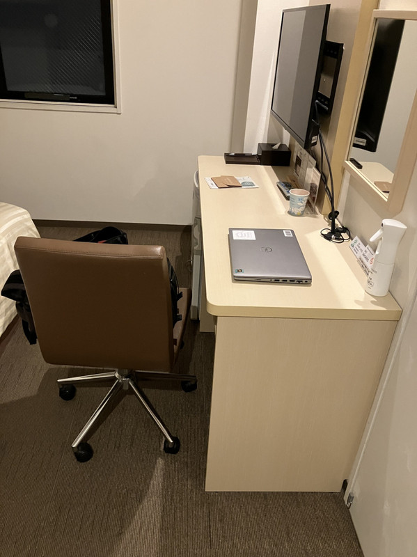 お仕事するには十分なデスクスペース