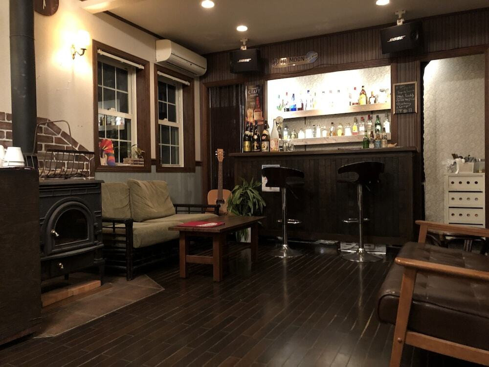 4.観光客とワイワイ楽しめる「IZA鎌倉　ゲストハウス＆バー」3960006