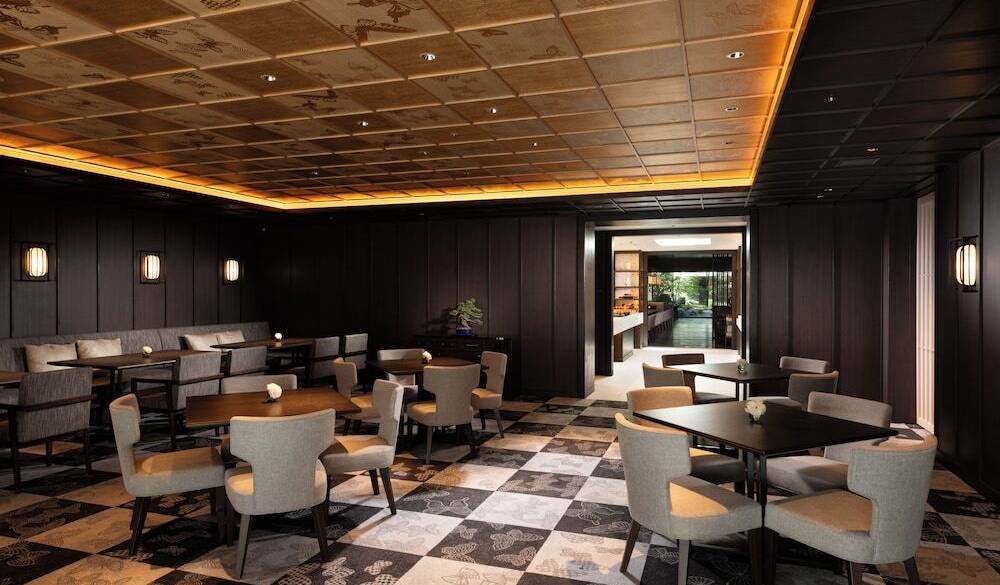 長屋風のエグゼクティブラウンジ / 5