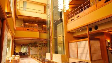 ロビーラウンジ / 3