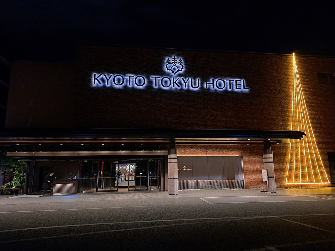 ロビーは地下。想像だにしなかった。