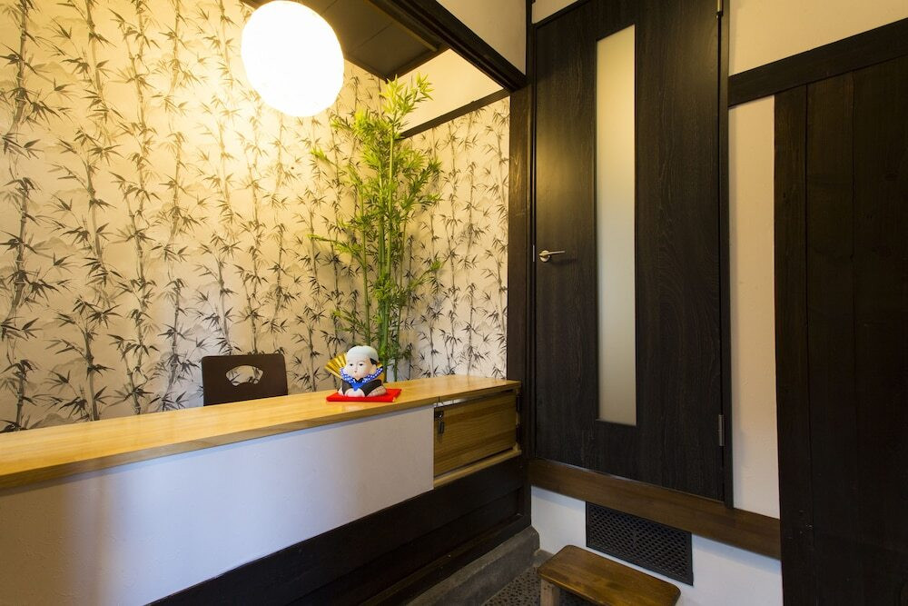 チェックイン / チェックアウト キオスク