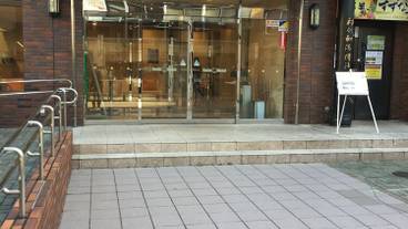 施設の入り口 / 13