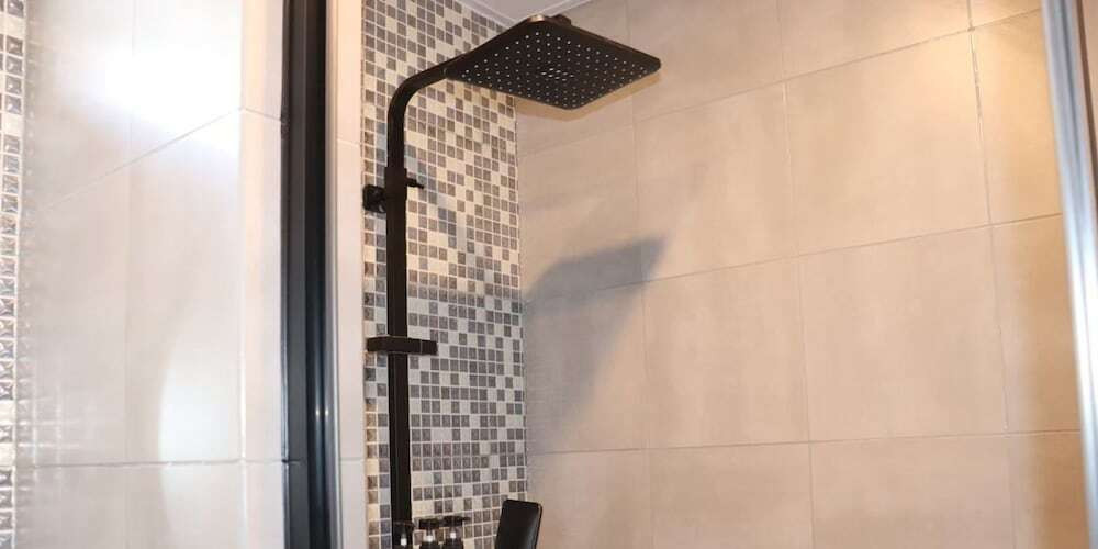 バスルームのシャワー