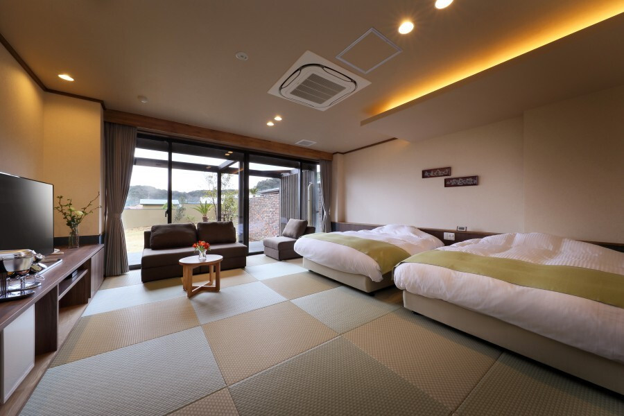 南房総 勝浦 翠海（ミナミボウソウ カツウラ スイカ） / 1