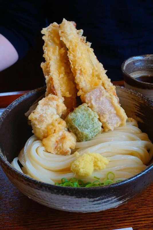 地元の名産の"宮津黒竹輪"の天ぷらがのった讃岐うどんが美味しかったです。 / 2