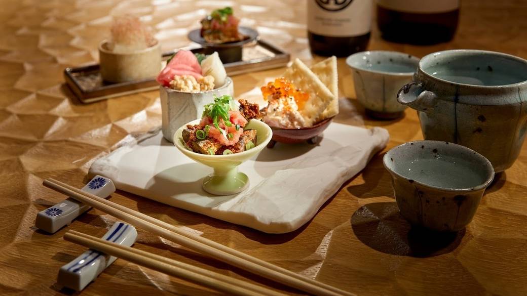 日本酒バーで
全国の銘酒を堪能 / 3