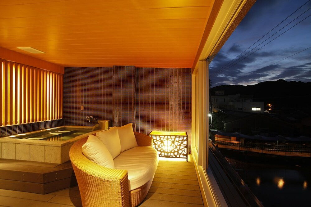 「別邸水の星」2階　温泉露天風呂付特別室　露天風呂