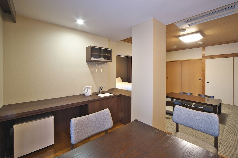 客室内のダイニングエリア