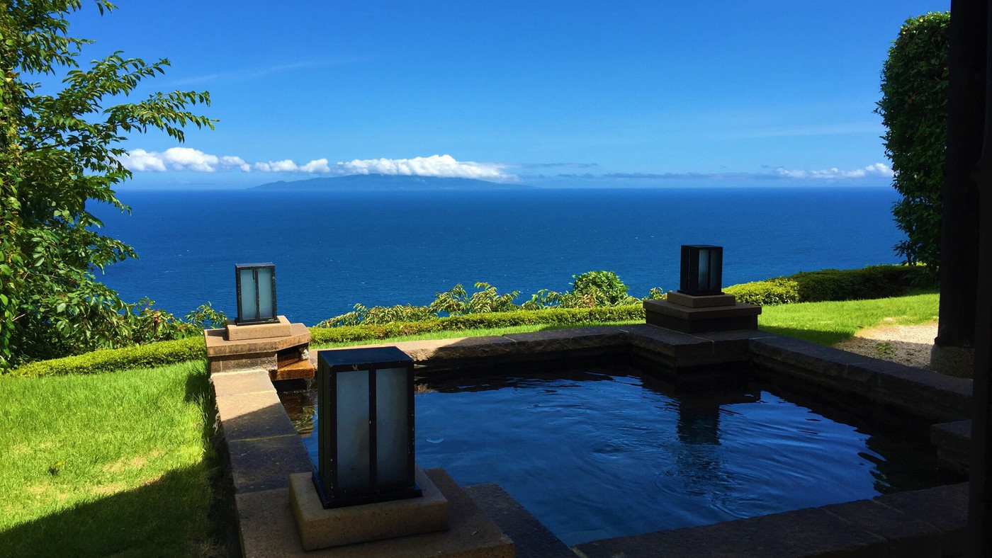 海が見える露天風呂で、開放的な気分に4250420