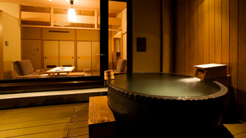 A room with an open-air bath is recommended for couples 4016589