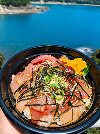 「熊野漁協水産物直売所」 料理 114790538 二色丼 600円