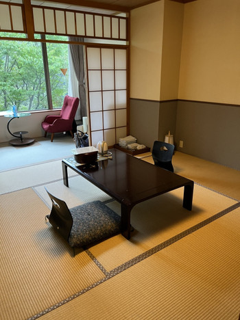 6組限定の静かな旅館。レトロモダンなダイニングで朝食を3489766