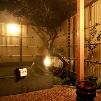 レトロな雰囲気と花の香りのおもてなしに心安らぐ3905984