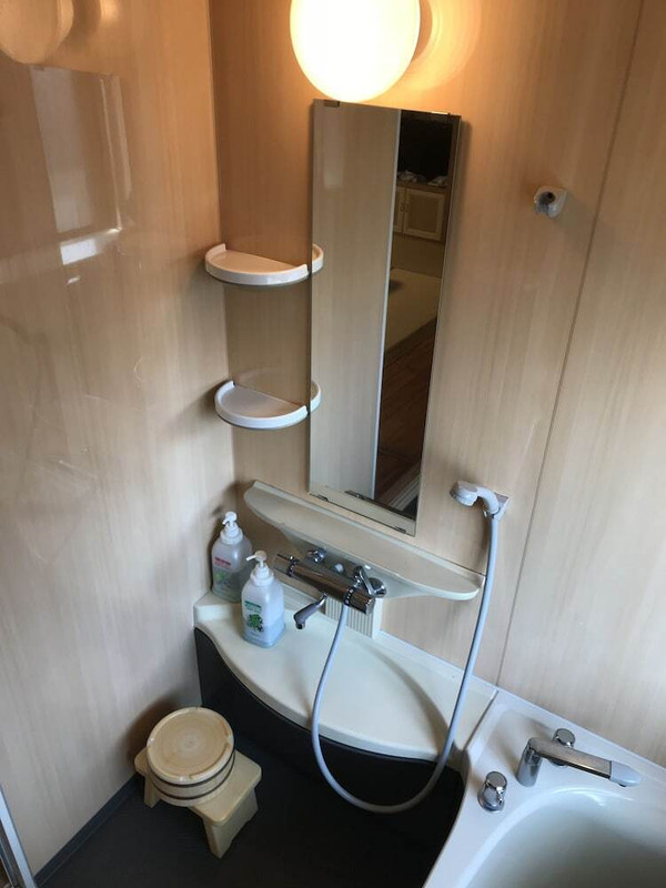 バスルームのシャワー