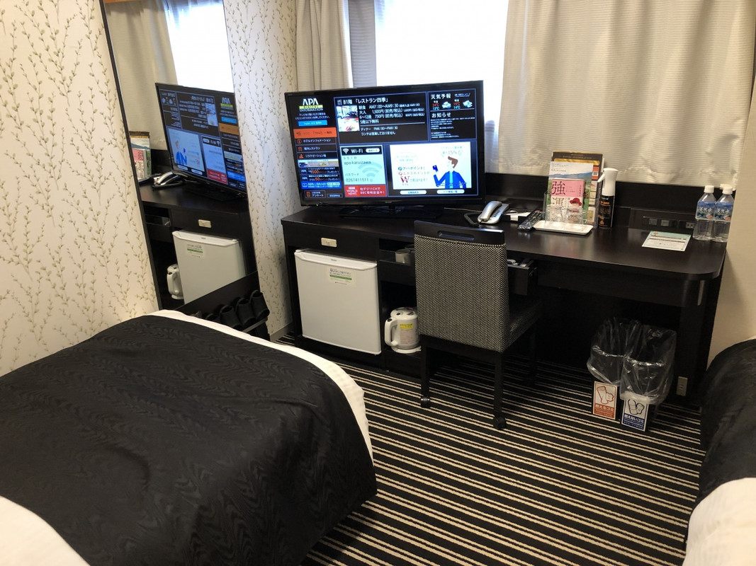 ツインルームですが、ベッドはセミダブルとシングルです。