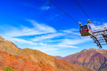 Tanigawadake Ropeway during the best time to see autumn leaves