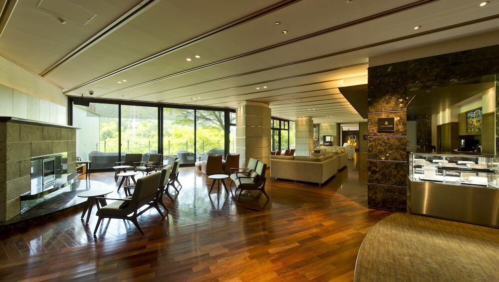 老舗のクラシカルホテルで、大人のためのおこもりステイ3573744