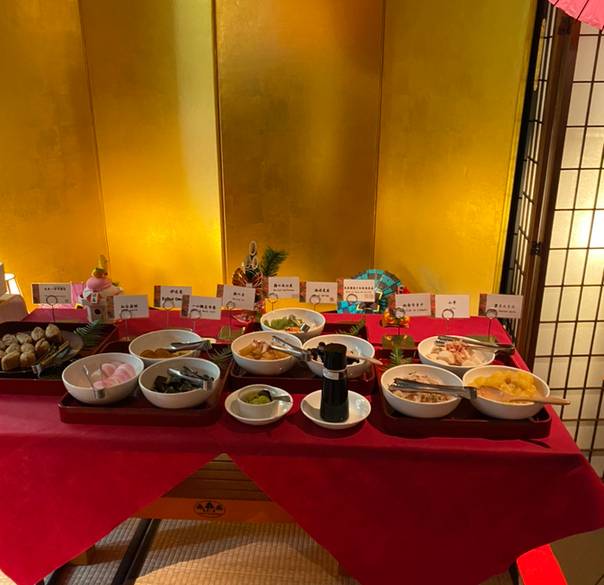 おばんざいも並ぶ
朝食ブッフェ / 2