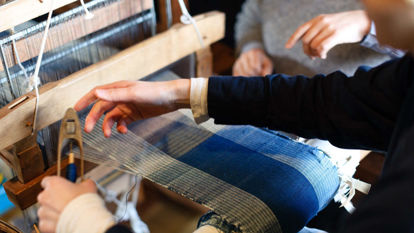 木綿の反物を織る体験