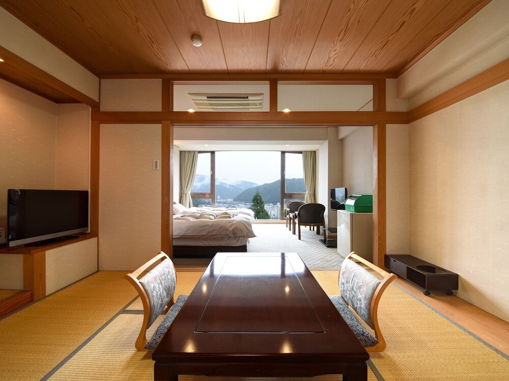 客室内のダイニングエリア