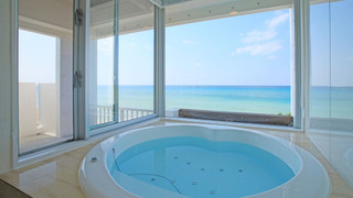 トリプルルーム ベッド (複数台) パーシャル オーシャン ビュー