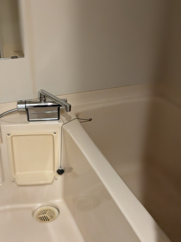 浴室とトイレ別です。温水にならなかったけど。