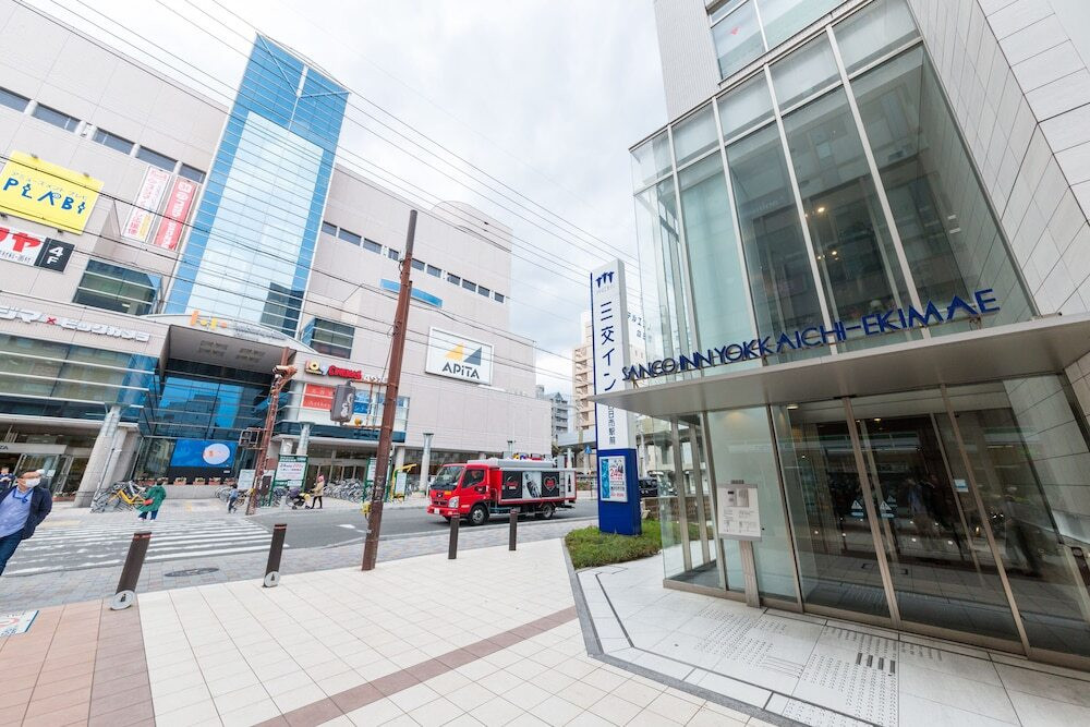 施設の正面