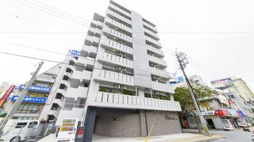 施設の入り口 / 9