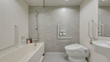 ユニバーサル対応客室のバスルーム / 13