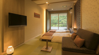 Japanese Style Room,6 Tatami Mats:15 Minutes from Itami Airport by Taxi, Tatoo may not be allowed.
