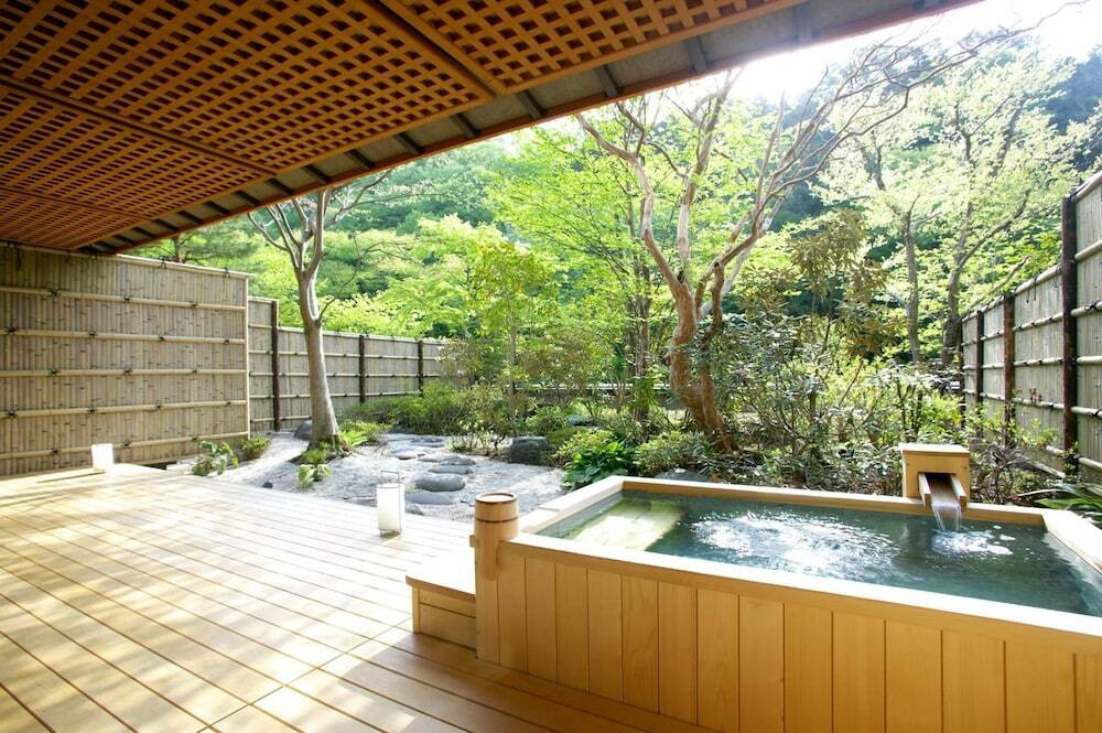 庭園を前にくつろげるプライベートな露天風呂3435947