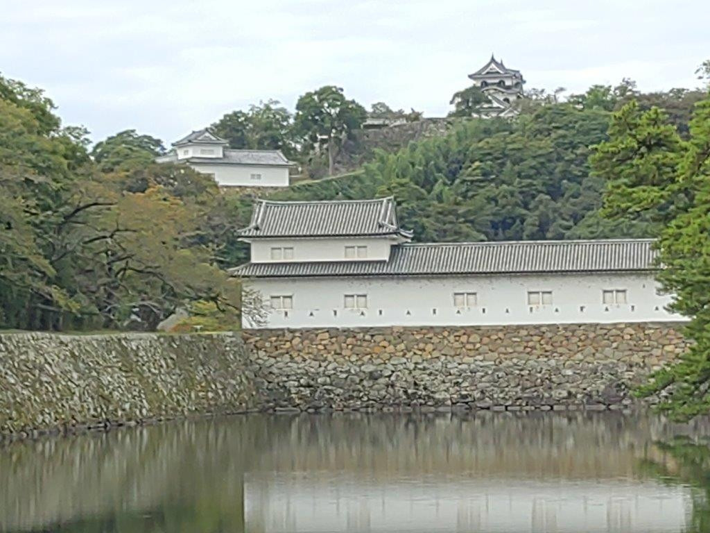 大浴場の湯船に浸かって、この風景を楽しめます。極楽、極楽!!