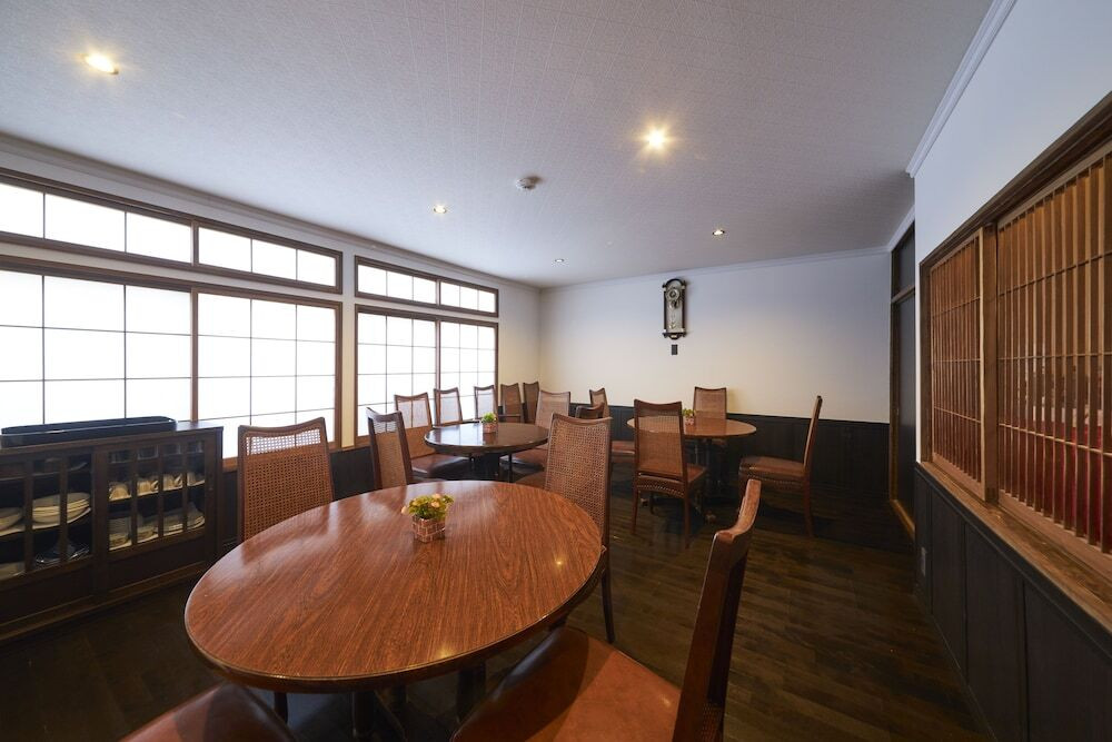 客室内のダイニングエリア