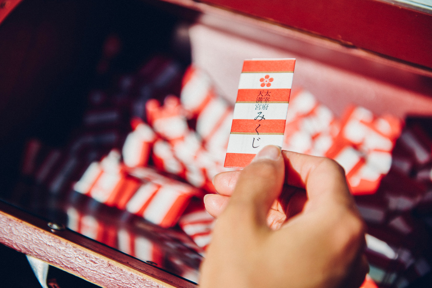 令和のふるさとで神様にそっとお祈り「太宰府天満宮」1980669