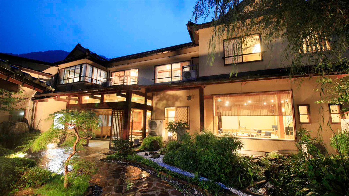 露天風呂付きの特別室で温泉放題♩わずか12室の極楽宿4026116