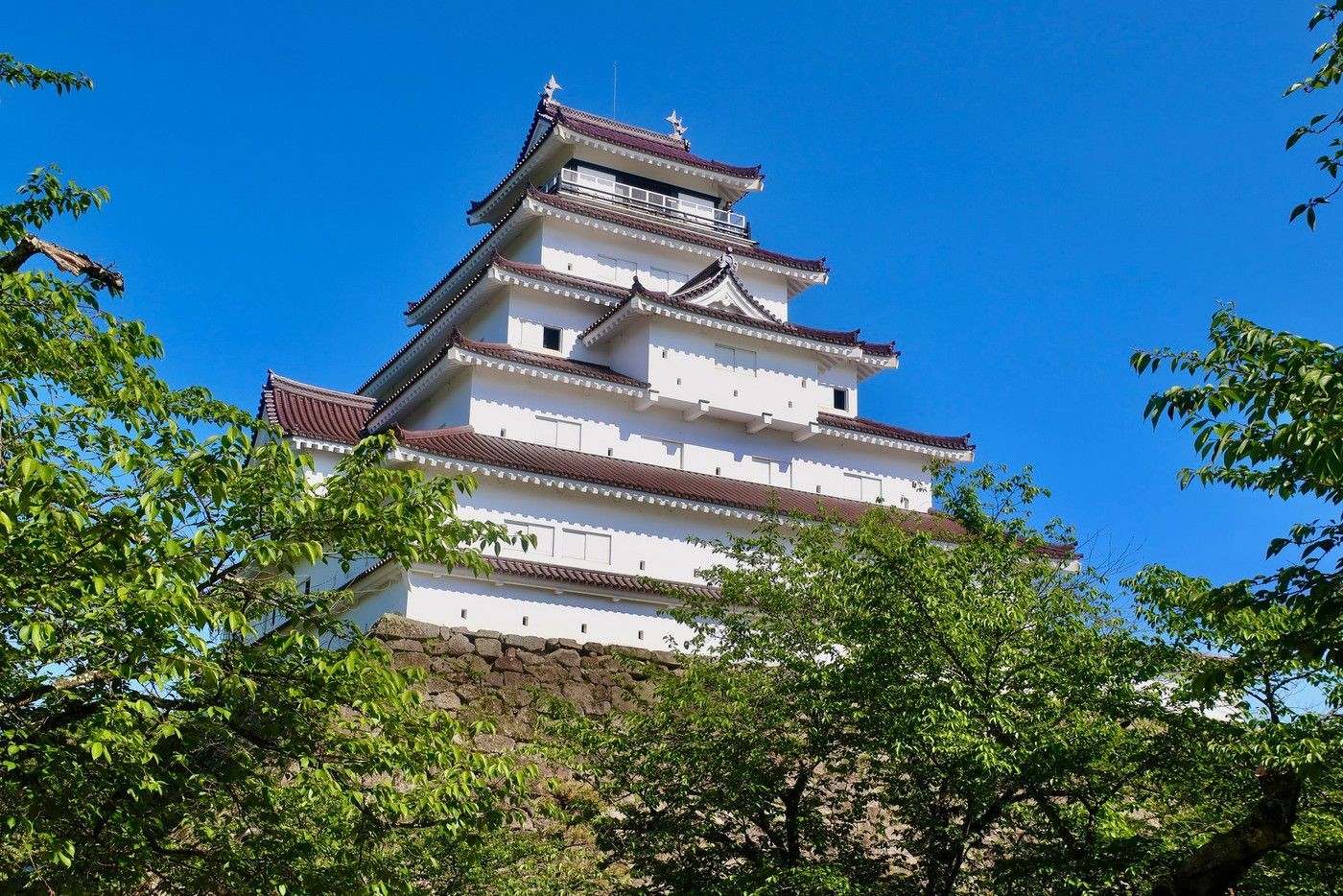 夏の鶴ヶ城（会津若松市）