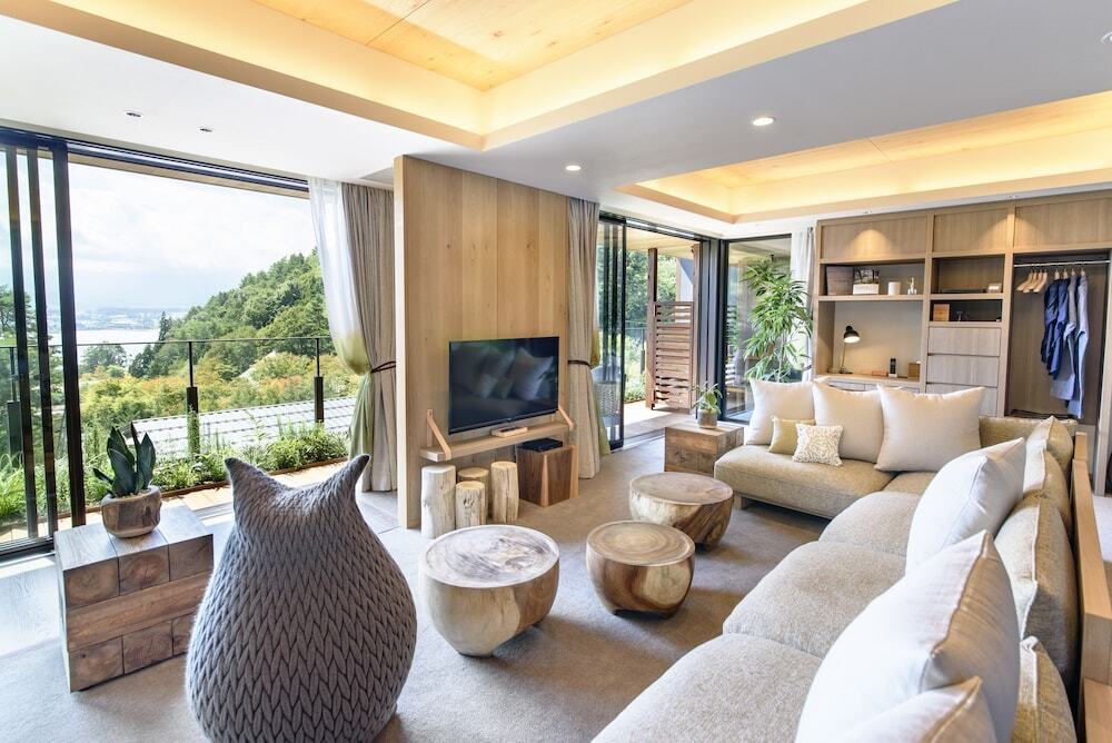 足湯する女性達