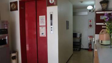 内部エントランス / 2