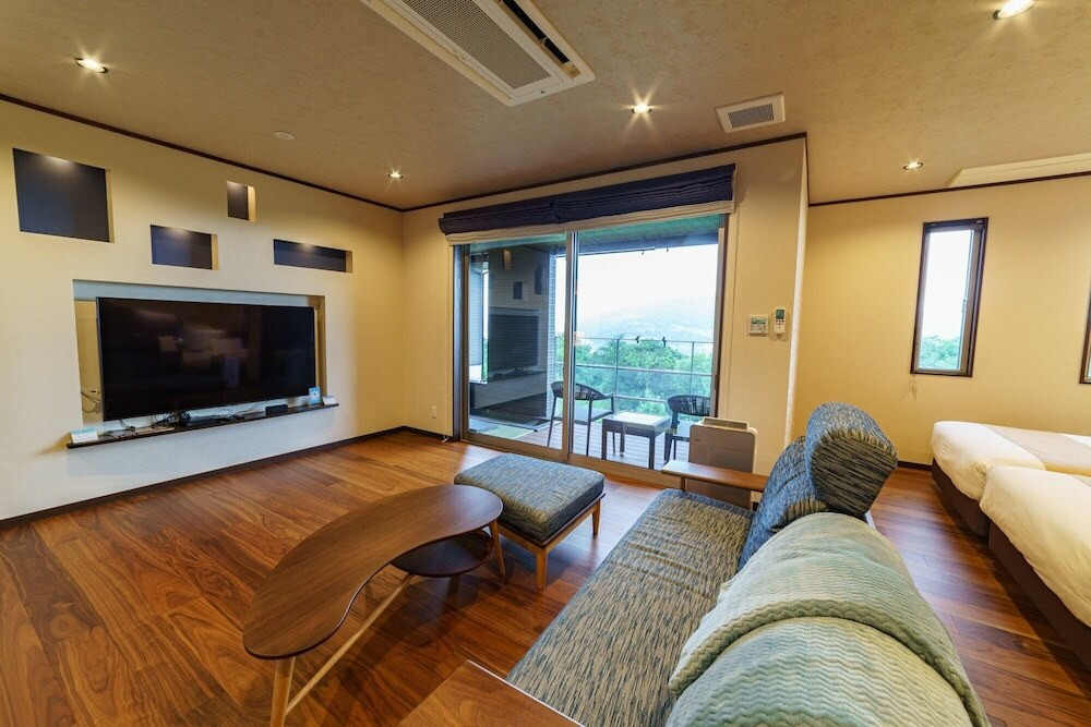 青の空間に身をゆだね、地産地消の和×洋のコース料理を召し上がれ☆3568243