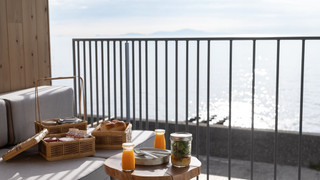 Suite with Garden [ 1F スイートルーム + ガーデンテラス ] 淡路島ならではの朝食と瀬戸内海の眺望を愉しむO&Bプラン 朝食付き