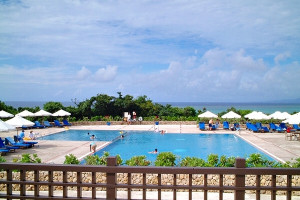 子ども用の浅いプールもあります