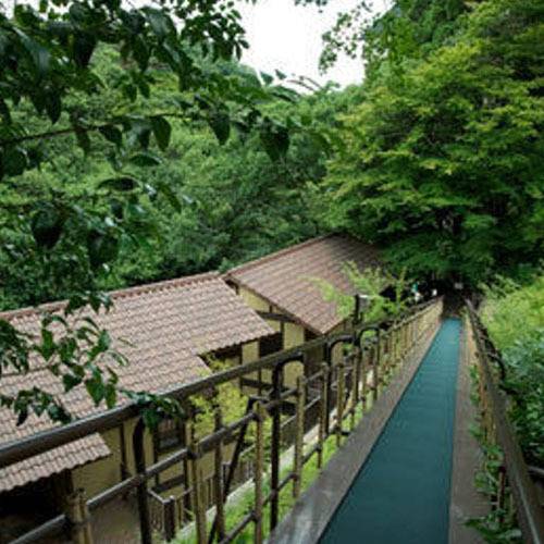 敷地内の動く歩道 / 2