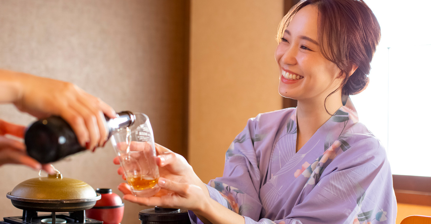 温泉旅行を楽しむ女性と友達